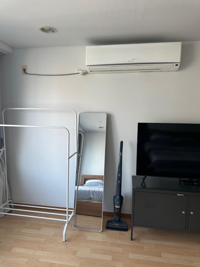 Hongdae Guesthouse 1Min From Hongik Uni Station Exit #1 Σεούλ Εξωτερικό φωτογραφία